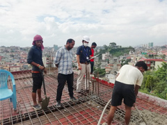 建設現場でのベースライン調査（タルケシュワ市）