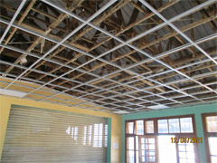 食堂棟（nE棟）：改修工事　既存天井撤去後、新規天井下地の設置　2021年8月12日