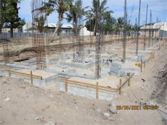 教室棟（E棟）：新設工事　基礎部のコンクリート打設後の状況　2021年5月20日