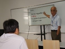 自らの知見を惜しみなく披露する石松専門家（右）の画像