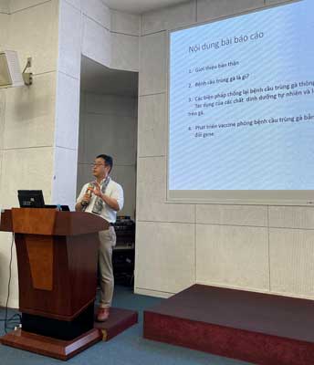 農学部学生に講義を行う畑生先生。