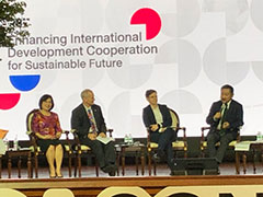 Mr. Suzuki (right), JICA Chief Representative, taking the stage of the Panel Discussion
