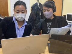 プロジェクト事務所から学会発表を行った菅原専門家とアシスタント　ビンデリヤ