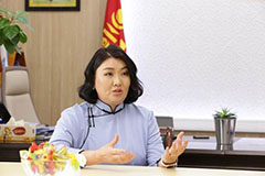 モンゴル政府の障害者雇用政策を率いるA.アリウンザヤ労働社会保障大臣