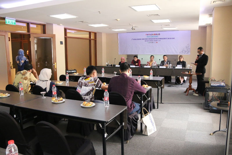 Gadja Mada大学がインドネシア国内向けに開いたAIDHM正式設立の記者会見。翌日には各社からメディア記事が掲載された様です。
