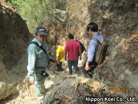 サンサルバドル火山道路土石流危険渓流踏査