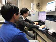 横浜検疫所にて、機器メーカーのエンジニアからGC/MS/MSのアプリケーション操作研修。