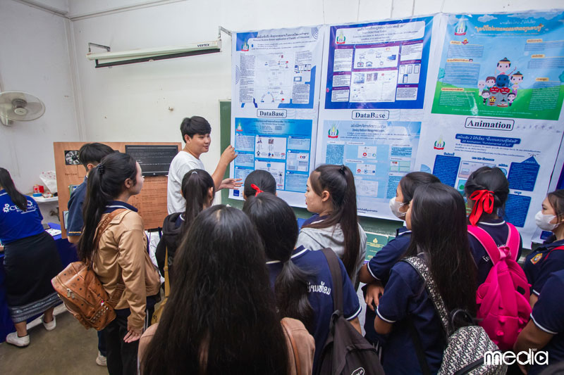 高校生にも大人気だったIT学科の展示