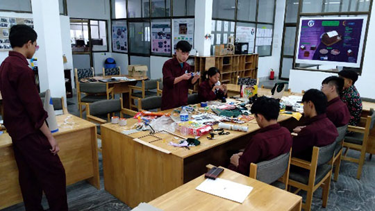 各参加者による試作品説明の様子（写真／山田浩司）