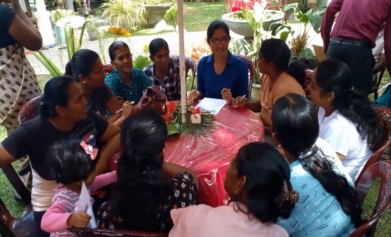 Gender Awareness Training でのグループワークの様子（Angamuwa、Anuradhapura）