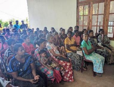 ワークショップには女性も多く参加した（Walapane、Nuwaraeliya）