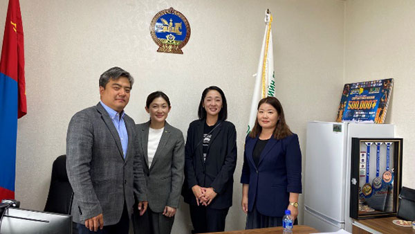 オルホン県保健局　Sukhee局長、Enkhzaya看護専門官と