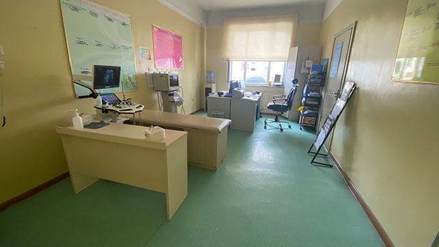 ウブルハンガイ県地域診断治療センターの妊婦健診を受ける外来