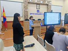 報告する総合診療研修受講中の医師