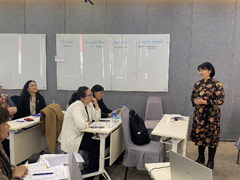 挨拶をする保健省医療ケアサービス局長代理M.Oyunchimeg氏