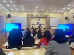 5月8日「看護師の意見を聞く会」で挨拶をする保健大臣S.Chinzorig氏