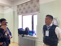 テレビ局の取材を受ける井上チーフ
