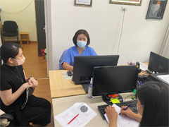 国立第二病院での調査結果の説明を受ける古屋短期専門家