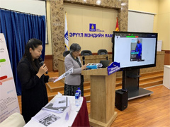 Global strategic Nursing and Midwifery 2021-2025（GDNM）・ICN A Voice to leadについて説明する手島恵教授