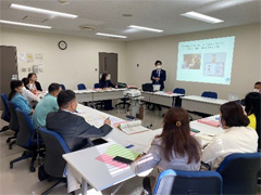 トレーニングセンターでのミーティングの様子