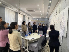 それぞれの発表内容について検討するワーキングマンバー達