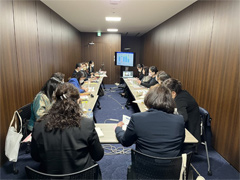厚生労働省による法的根拠に基づいた助産師の役割等の講義の様子