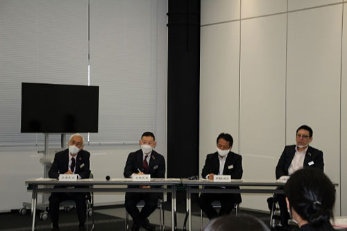 質疑応答には余部信也社長も出席した