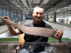 仕事中は会社から支給されたコルセットを大事に身に着けているガンスフさん