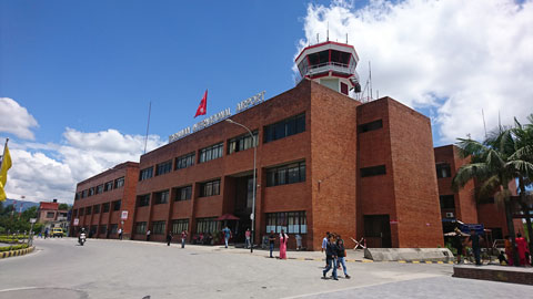 現在のTIA管制塔及びCAAN空港庁舎