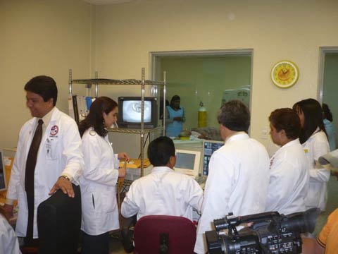 施設を利用した国際画像診断研修での講義風景。中米各国からの画像診断技師が研修に参加した。