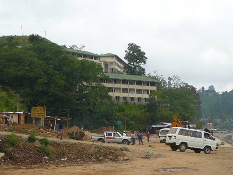 建設工事中の移転予定のタミール人学校