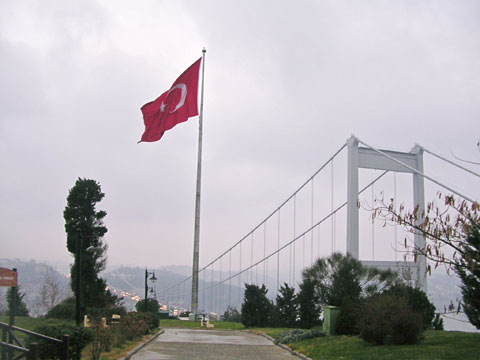 トルコ国旗と第二ボスポラス橋