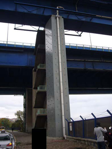 新ゴールデンホーン橋の橋脚補強（鋼板巻き）