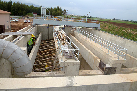 ハタイ県クルクハン市の下水処理場工事サイトの様子。ハタイ水道公社（HATSU）により運営される。（2017年3月）