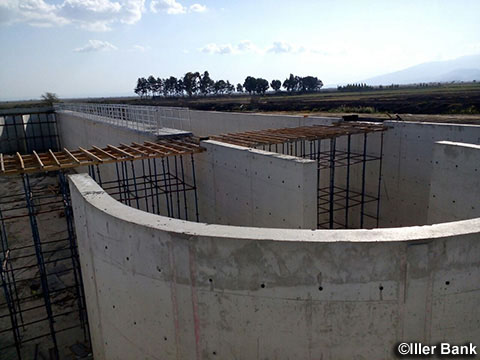 ハタイ県クルクハン市の下水処理場工事サイトの様子。ハタイ水道公社（HATSU）により運営される。（2016年11月）（写真提供：イルラー銀行）