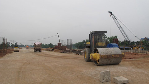 新国道3号線の建設現場（ハノイ市から北に約50キロメートルのタイグエン省）