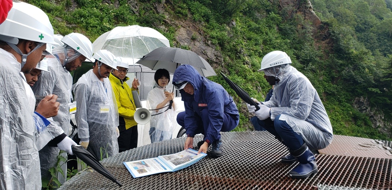 金沢河川国道事務所による排水トンネルについての説明