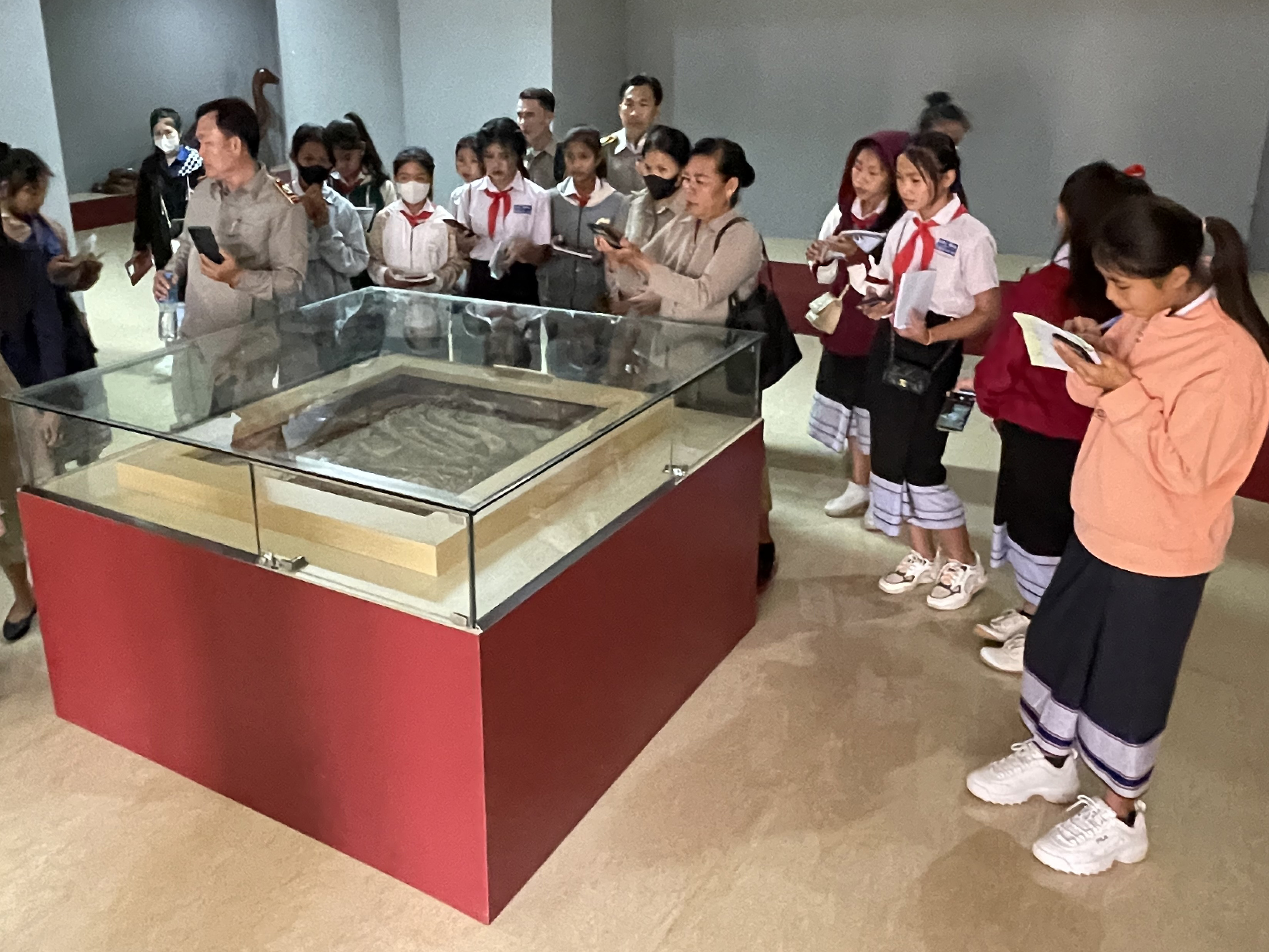 visitors watching burid human bones