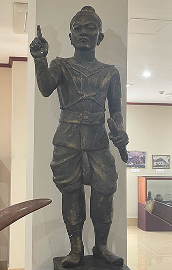 02 Statue of King Fa Ngum