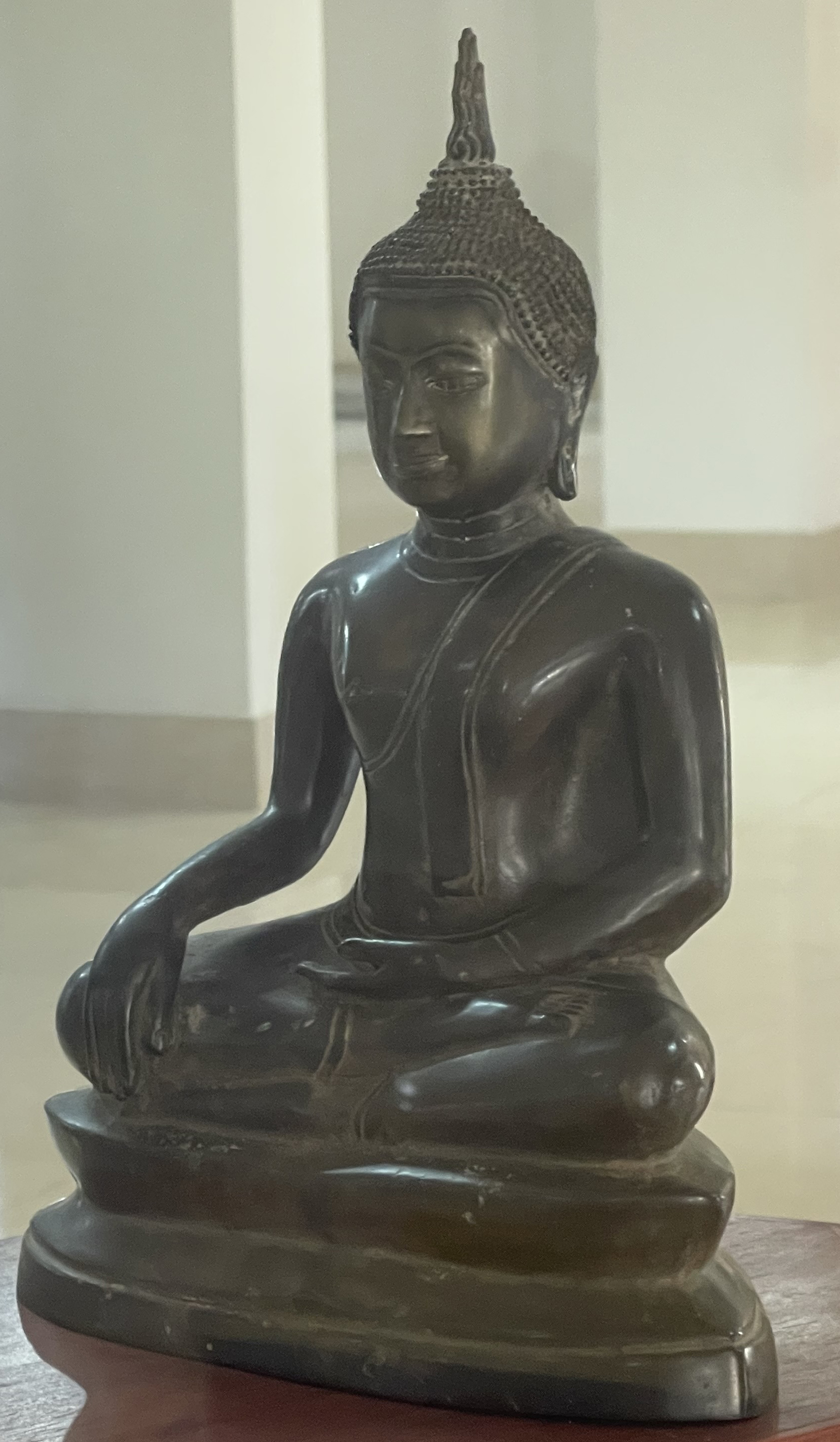 06 Buddha statues made of bronze