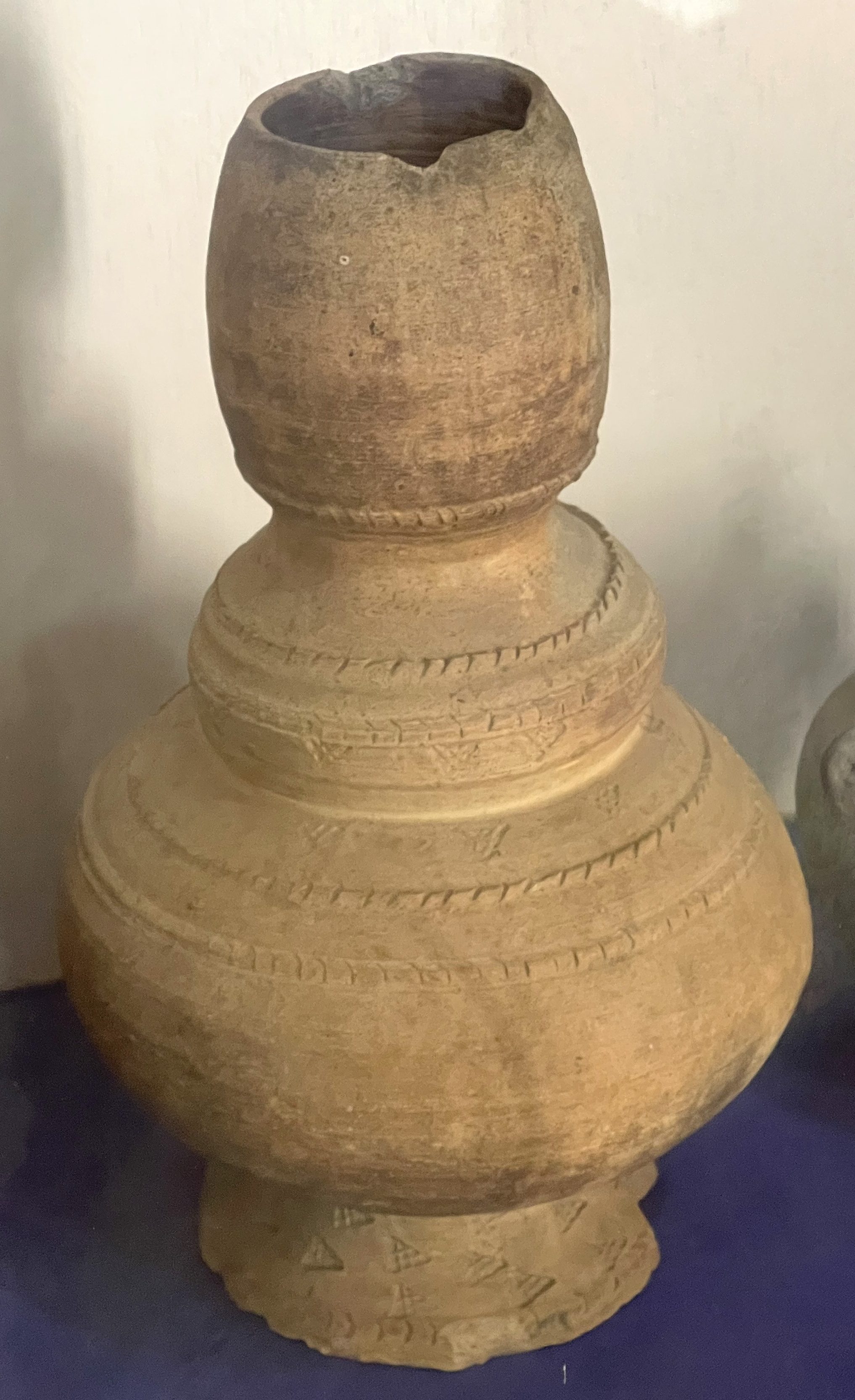 08 Pottery jar 