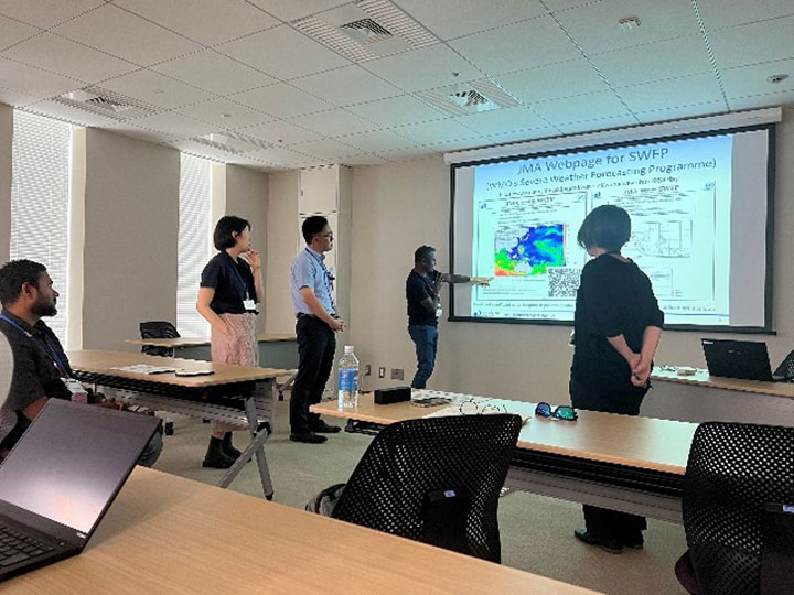 気象庁職員による講義と意見交換