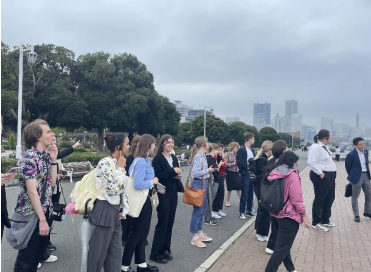 （写真1）街歩きの様子