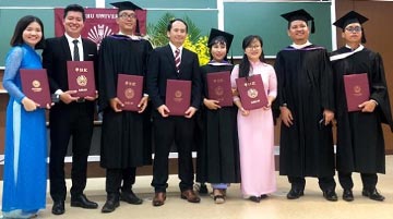 693 カンボジアとベトナムからの修士留学生の卒業式 九州大学 ベトナム カンボジア タイにおける戦略作物キャッサバ侵入病害虫対策に基づく持続的生産システムの開発と普及プロジェクト 技術協力プロジェクト 事業 プロジェクト Jica 693 カンボジアとベトナムからの修士留学生の卒業式 九州大学 ベトナム カンボジア タイにおける戦略作物キャッサバ侵入病害虫対策に基づく持続的生産システムの開発と普及プロジェクト 技術協力プロジェクト 事業 プロジェクト Jica