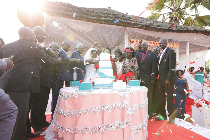 12年越しの結婚式 ウガンダ 写真 文 桜木 奈央子 広報誌 パンフレット マンガ Jicaについて Jica