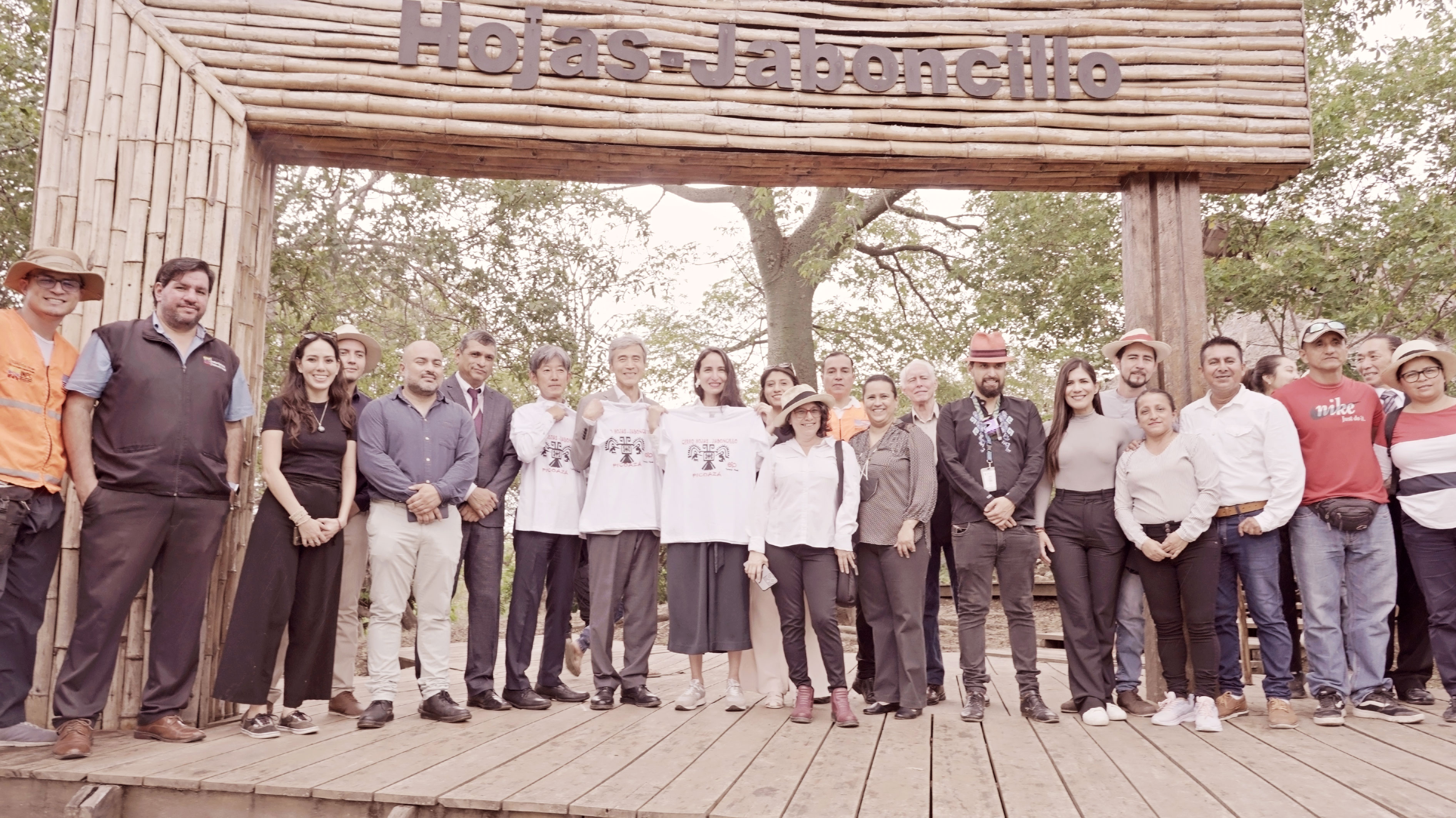 Museo Parque Arqueológico Cerros Hojas-Jaboncillo con asistentes a la ceremonia