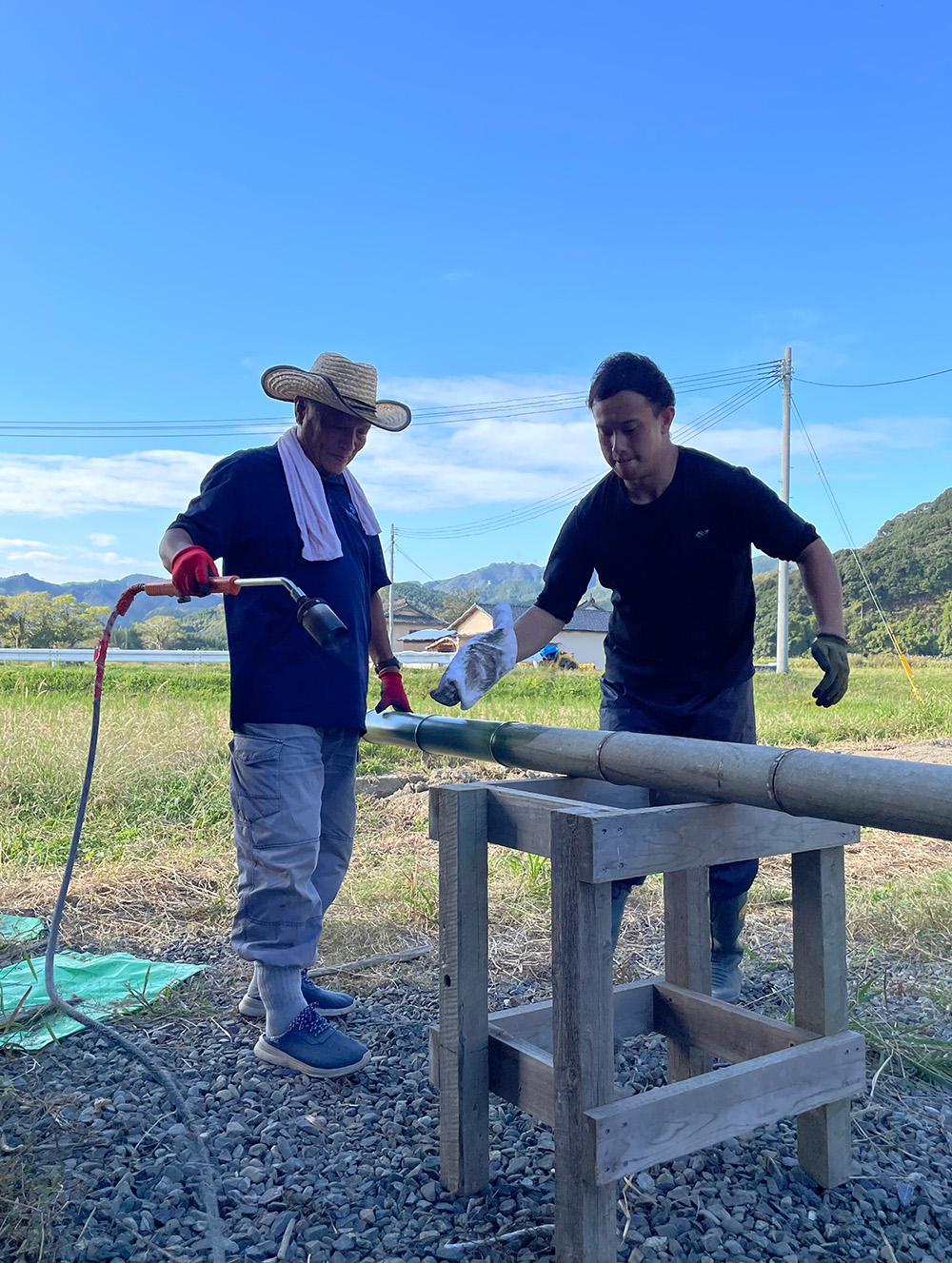 竹細工職人との活動の様子