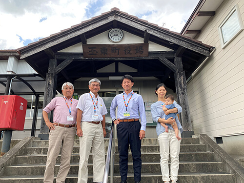 左から澤村さん、同じく実習生の北澤さん、協力隊経験者でもある玉東町役場の渡邉さん、地域おこし協力隊の稲井さん