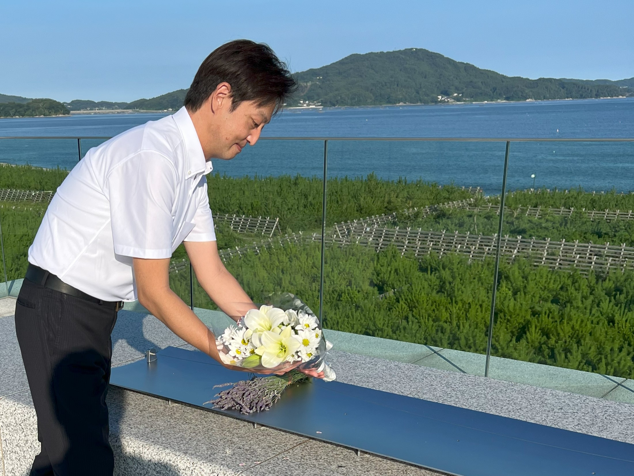 陸前高田復興祈念公園での献花