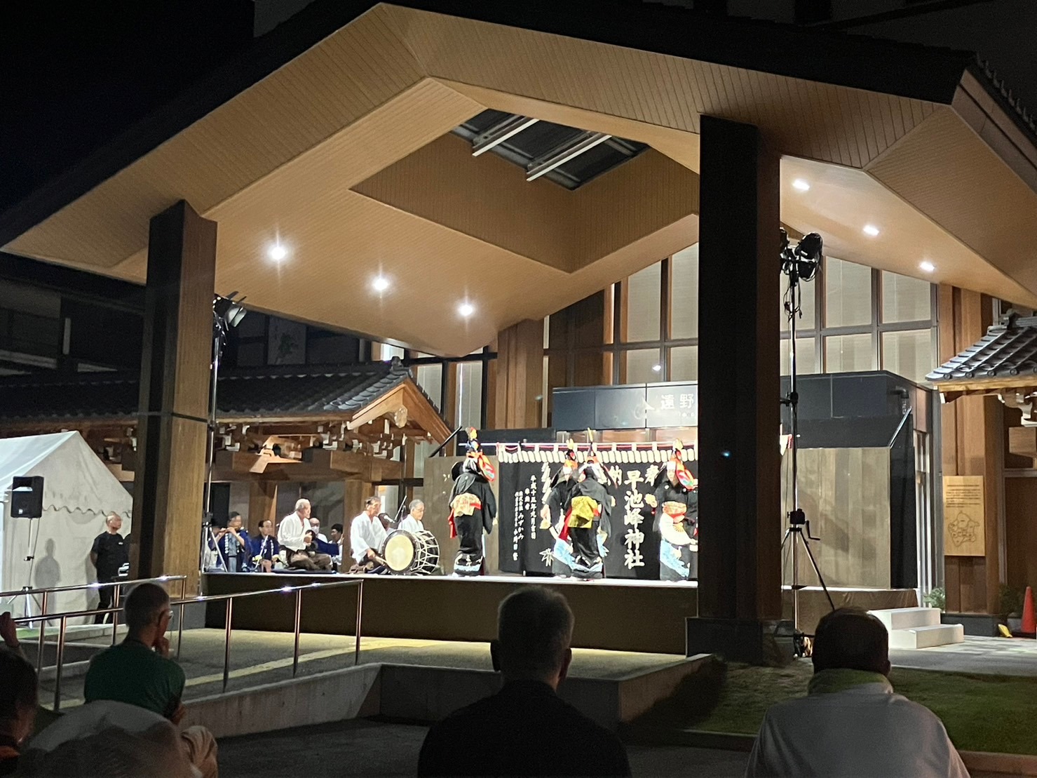 遠野祭りでの神楽の発表の様子
